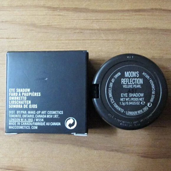 MAC Moon's Reflection Eye Shadow - Picture 3 of 5